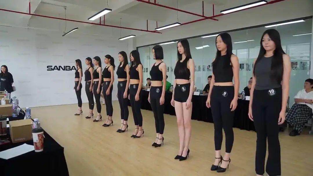 amp, 年第, 既展现民族