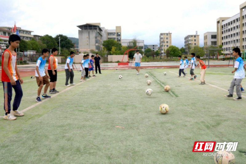 在球场上, 土中成长起 在球场上, 土中成长起